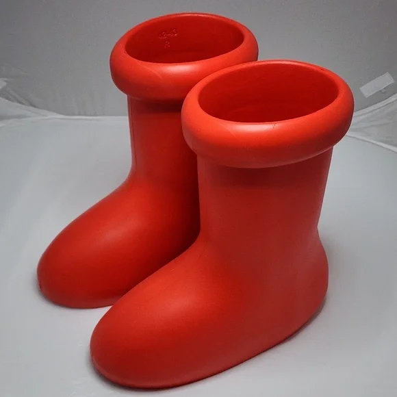 Cartoon Inspired Boots - Picture 1 of 4